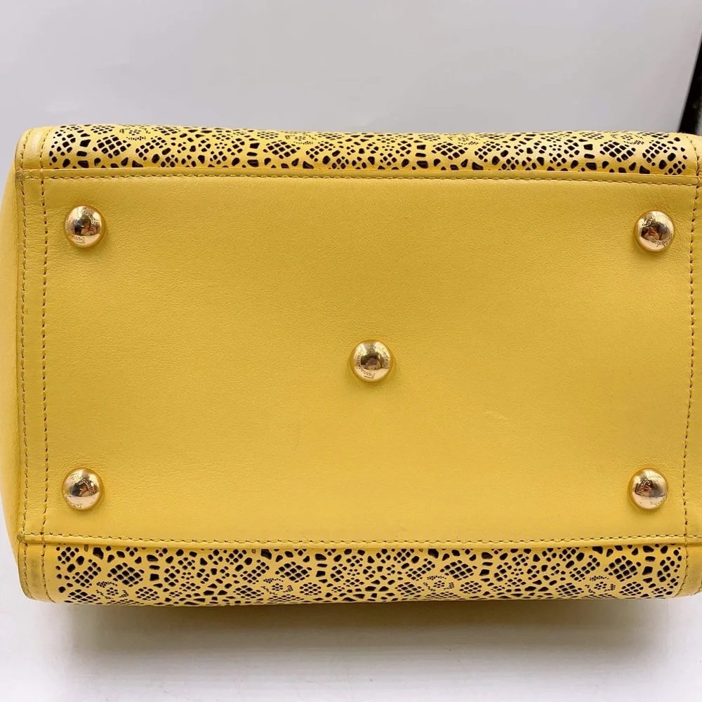 Salvatore Ferragamo two way bag 💯 percent authentic - Picture 3 of 16